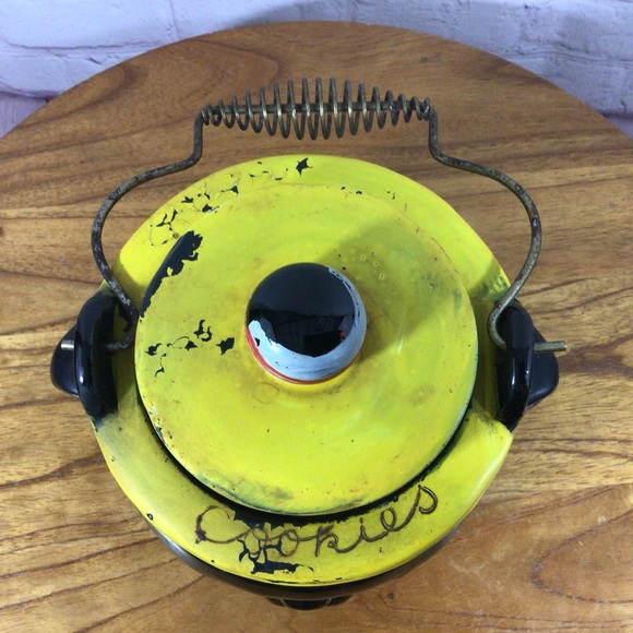 Vintage Hand Painted Americana Redware Norcrest Cookie Jar with Wire Handle - Picture 5 of 10